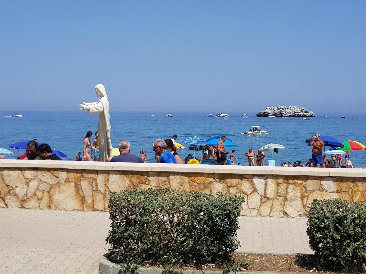 Casa Tranquilla E Luminosa Con Terrazzo A Due Passi Dal Mare Daire Brolo Dış mekan fotoğraf