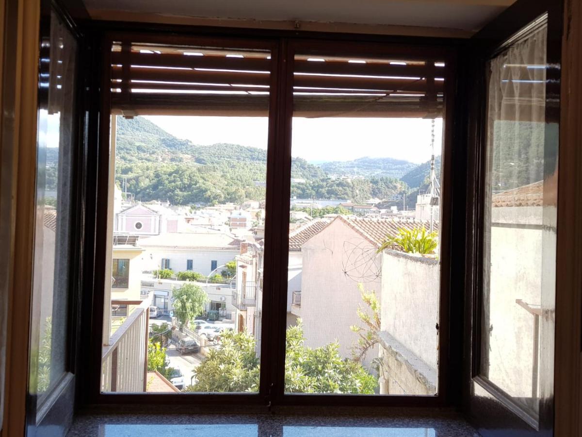 Casa Tranquilla E Luminosa Con Terrazzo A Due Passi Dal Mare Daire Brolo Dış mekan fotoğraf
