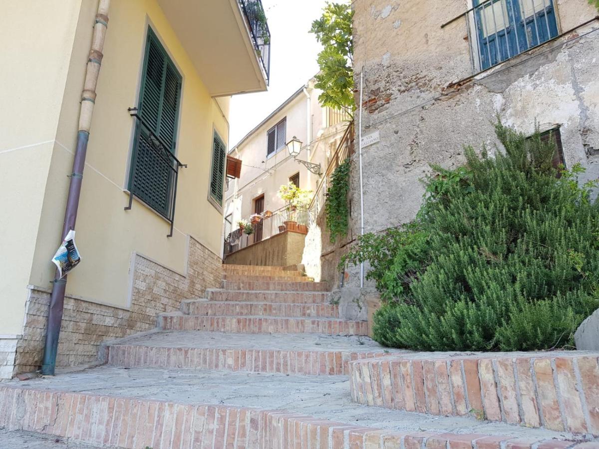 Casa Tranquilla E Luminosa Con Terrazzo A Due Passi Dal Mare Daire Brolo Dış mekan fotoğraf