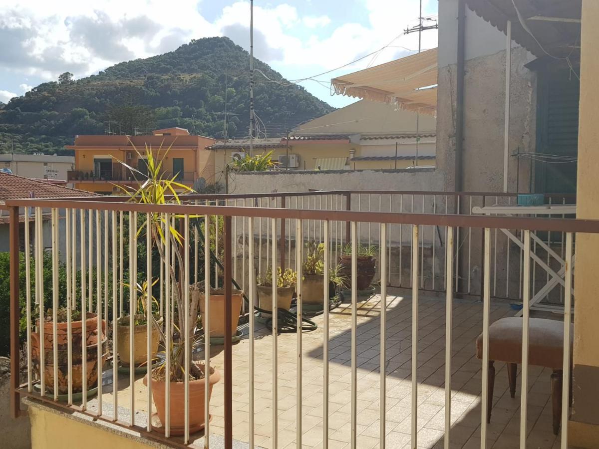 Casa Tranquilla E Luminosa Con Terrazzo A Due Passi Dal Mare Daire Brolo Dış mekan fotoğraf